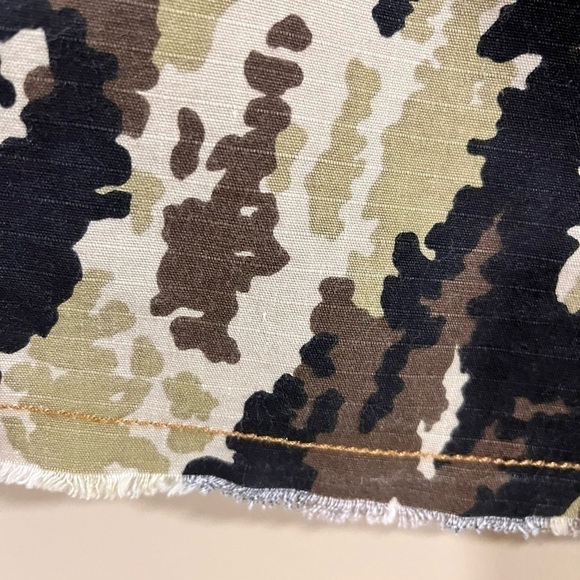 HOT KISS Camo Mini Skirt with Raw Hem Size 11 Retro Y2K Grunge - Picture 7 of 12